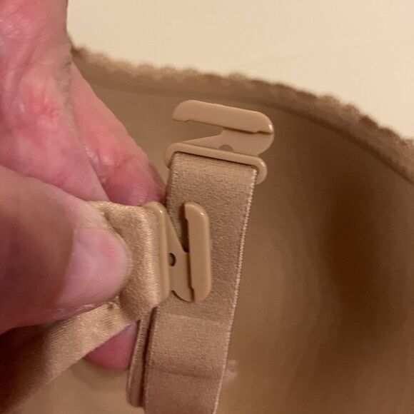 Victoria's Secret 38D Body by Victoria lined perfect coverage w/underwire AS IS - Picture 8 of 8